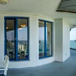 White Dove Apartment *