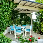 White Dove Apartment *