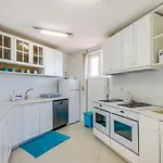 White Dove Apartment *