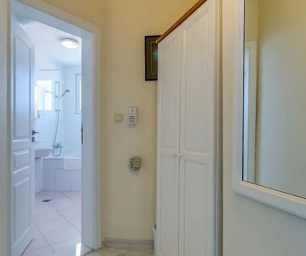 White Dove غولدن ساندز