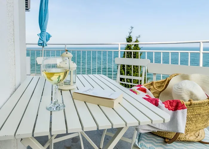 White Dove غولدن ساندز